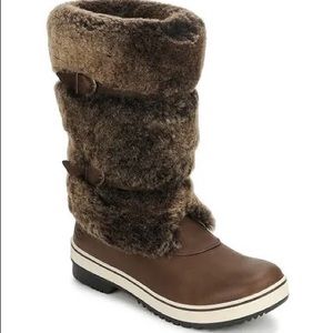 Ugg Lilyan Snow Boots (Women Size 9)